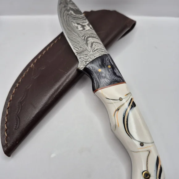 NEW!!! Damascus Steel Knife with Artistic Handle and Leather Sheath - Picture 3 of 11